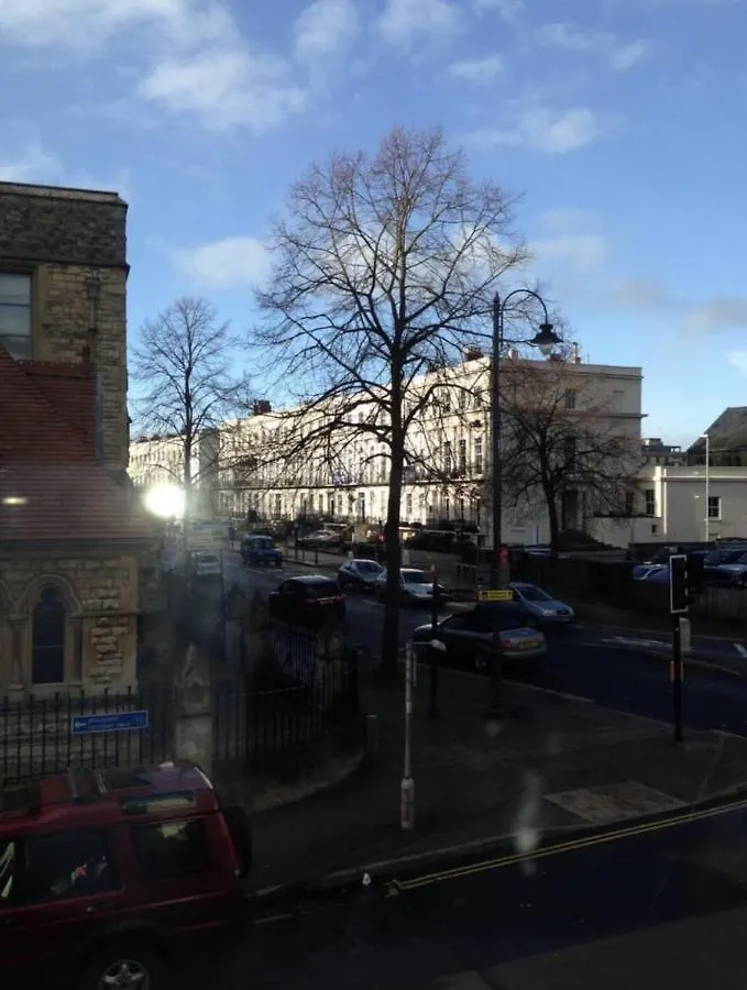 Studio Flat Central Cheltenham Parking Off Road 0*,